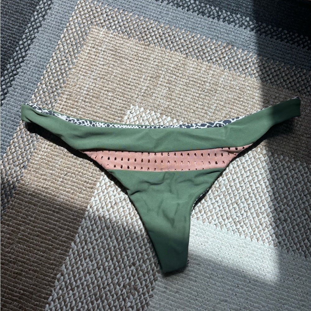 Acacia Bottoms
